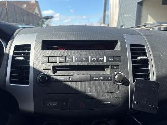 Mitsubishi Outlander 2.4 16V Mivec 4x2 SUV  Benzine 2.360cc 125kW (170pk) FWD picture 13