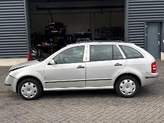 Skoda Fabia 1.4i 16V Combi/o 4Dr Benzine 1.390cc 55kW (75pk) FWD picture 2