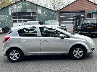 Opel Corsa 1.2 16V Hatchback  Benzine 1.229cc 59kW (80pk) FWD picture 6