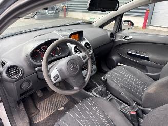 Opel Corsa 1.2 16V Hatchback  Benzine 1.229cc 59kW (80pk) FWD picture 11