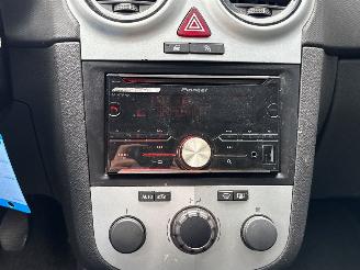 Opel Corsa 1.2 16V Hatchback  Benzine 1.229cc 59kW (80pk) FWD picture 17