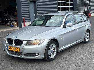 krockskadad bil auto BMW 3-serie 318d 16V Combi/o  Diesel 1.995cc 105kW (143pk) RWD 2009/4