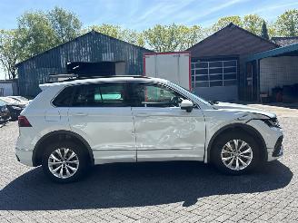 Volkswagen Tiguan R-Line 1.4 TSI eHybrid 16V SUV  Elektrisch Benzine 1.395cc 180kW (265pk) FWD 1.4 TSI eHybrid 16V SUV  Elektrisch Benzine 1.395cc 195kW (265pk) FWD picture 6