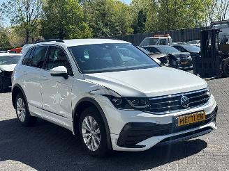 Volkswagen Tiguan R-Line 1.4 TSI eHybrid 16V SUV  Elektrisch Benzine 1.395cc 180kW (265pk) FWD 1.4 TSI eHybrid 16V SUV  Elektrisch Benzine 1.395cc 195kW (265pk) FWD picture 7