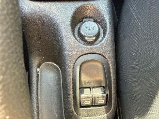 Peugeot 206+ 1.1 Hatchback  Benzine 1.124cc 44kW (60pk) FWD picture 17