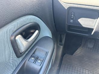 Renault Clio 1.2 16V Hatchback  Benzine 1.149cc 55kW (75pk) FWD picture 18