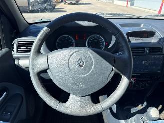 Renault Clio 1.2 16V Hatchback  Benzine 1.149cc 55kW (75pk) FWD picture 12