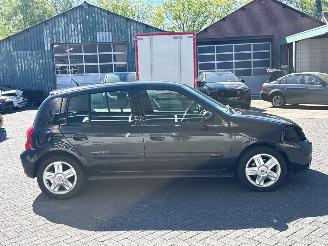 Renault Clio 1.2 16V Hatchback  Benzine 1.149cc 55kW (75pk) FWD picture 6