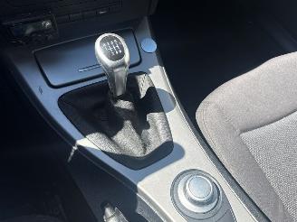 BMW 3-serie 316i 16V Sedan 4Dr Benzine 1.597cc 90kW (122pk) RWD picture 15