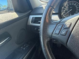 BMW 3-serie 316i 16V Sedan 4Dr Benzine 1.597cc 90kW (122pk) RWD picture 18