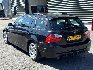 BMW 3-serie 320i 16V Combi/o  Benzine 1.995cc 110kW (150pk) RWD picture 3