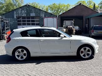 BMW 1-serie 118i 16V Hatchback 2Dr Benzine 1.995cc 105kW (143pk) RWD picture 6