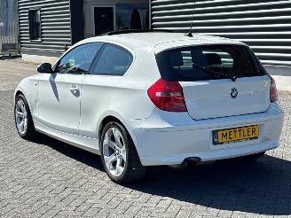BMW 1-serie 118i 16V Hatchback 2Dr Benzine 1.995cc 105kW (143pk) RWD picture 3