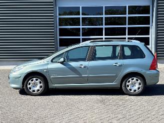 Peugeot 307 7 persoons 1.6 16V Combi/o  Benzine 1.587cc 80kW (109pk) FWD picture 2