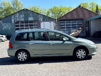 Peugeot 307 7 persoons 1.6 16V Combi/o  Benzine 1.587cc 80kW (109pk) FWD picture 6