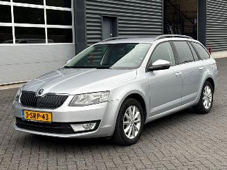 Coche accidentado Skoda Octavia 1.6 TDI GreenTec 16V Combi/o 4Dr Diesel 1.598cc 77kW (105pk) FWD 2013/12