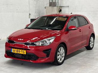 Vaurioauto  passenger cars Kia Rio 1.0i T-GDi 100 12V Hatchback  Benzine 998cc 74kW (101pk) FWD 2022/11