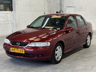 Schadeauto Opel Vectra -B 1.6 16V Ecotec Sedan 4Dr Benzine 1.598cc 74kW (101pk) FWD 2001/11