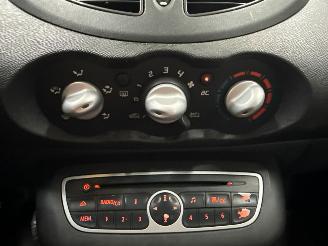 Renault Twingo 1.5 dCi 90 FAP Hatchback 2Dr Diesel 1.461cc 63kW (86pk) FWD picture 16