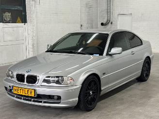 Vaurioauto  passenger cars BMW 3-serie 318 Ci Coupe 2Dr Benzine 1.895cc 87kW (118pk) RWD 2000/3