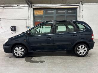 Renault Mégane Scénic 1.6 16V MPV  Benzine 1.598cc 79kW (107pk) FWD picture 2