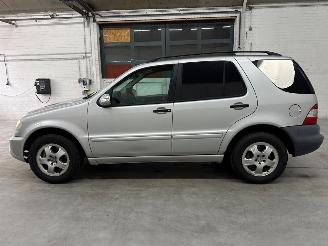 Mercedes ML 270 2.7 CDI 20V SUV  Diesel 2.685cc 120kW (163pk) 4x4 picture 2