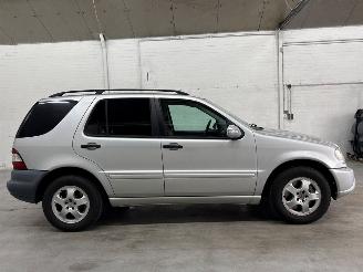 Mercedes ML 270 2.7 CDI 20V SUV  Diesel 2.685cc 120kW (163pk) 4x4 picture 6