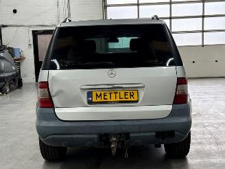 Mercedes ML 270 2.7 CDI 20V SUV  Diesel 2.685cc 120kW (163pk) 4x4 picture 4
