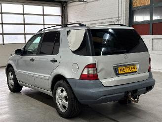 Mercedes ML 270 2.7 CDI 20V SUV  Diesel 2.685cc 120kW (163pk) 4x4 picture 3