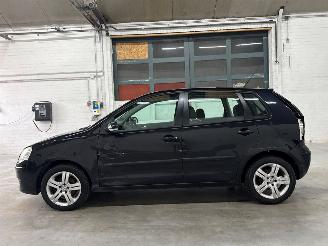 Volkswagen Polo 1.4 16V Hatchback  Benzine 1.390cc 59kW (80pk) FWD picture 2