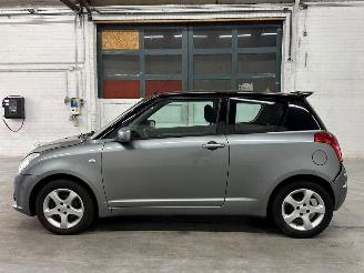 Suzuki Swift 1.3 VVT 16V Hatchback  Benzine 1.328cc 68kW (92pk) FWD picture 2
