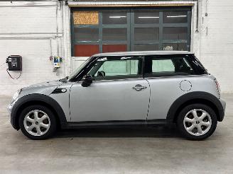 Mini Mini 1.4 16V One Hatchback  Benzine 1.397cc 70kW (95pk) FWD picture 2