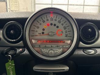 Mini Mini 1.4 16V One Hatchback  Benzine 1.397cc 70kW (95pk) FWD picture 15