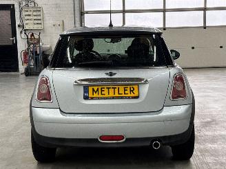 Mini Mini 1.4 16V One Hatchback  Benzine 1.397cc 70kW (95pk) FWD picture 4