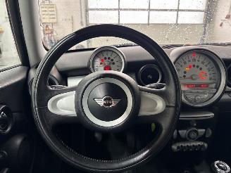 Mini Mini 1.4 16V One Hatchback  Benzine 1.397cc 70kW (95pk) FWD picture 13