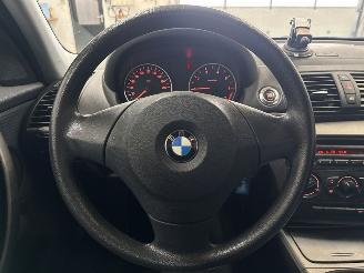 BMW 1-serie 116i 1.6 16V Hatchback 4Dr Benzine 1.597cc 90kW (122pk) RWD picture 13