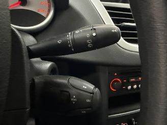 Peugeot 207 1.4 Hatchback  Benzine 1.360cc 54kW (73pk) FWD picture 16