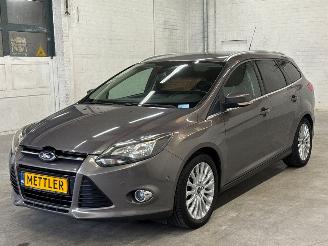 Vaurioauto  passenger cars Ford Focus 1.0 Ti-VCT EcoBoost 12V 125 Combi/o  Benzine 998cc 92kW (125pk) FWD 2012/3