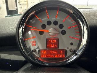 Mini Clubman 1.6 Cooper D Combi/o  Diesel 1.560cc 80kW (109pk) FWD picture 14