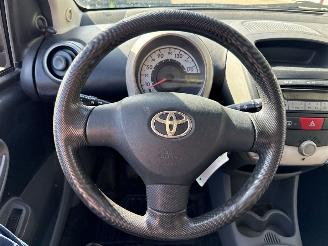 Toyota Aygo 1.0 12V VVT-i Hatchback  Benzine 998cc 50kW (68pk) FWD picture 13