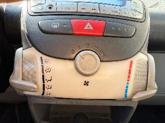 Toyota Aygo 1.0 12V VVT-i Hatchback  Benzine 998cc 50kW (68pk) FWD picture 16