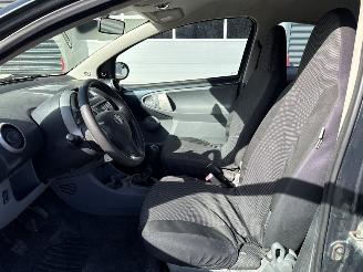 Toyota Aygo 1.0 12V VVT-i Hatchback  Benzine 998cc 50kW (68pk) FWD picture 11