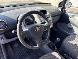 Toyota Aygo 1.0 12V VVT-i Hatchback  Benzine 998cc 50kW (68pk) FWD picture 12
