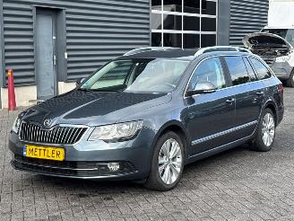 Vaurioauto  passenger cars Skoda Superb 1.8 TSI 16V Combi/o  Benzine 1.798cc 118kW (160pk) FWD 2014/4