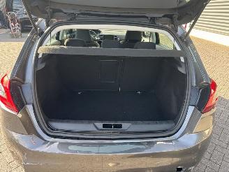 Peugeot 308 1.2 12V e-THP PureTech 130 picture 15