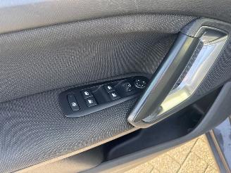 Peugeot 308 1.2 12V e-THP PureTech 130 picture 18