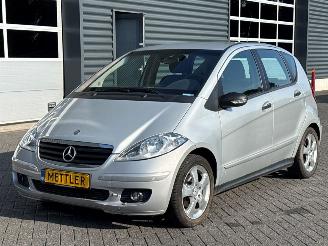 Vaurioauto  passenger cars Mercedes A-klasse 1.7 A-170 5-Drs. Hatchback 4Dr Benzine 1.699cc 85kW (116pk) FWD 2005/7