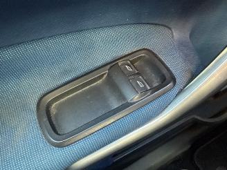 Ford Fiesta 1.25 16V Hatchback  Benzine 1.242cc 44kW (60pk) FWD picture 11
