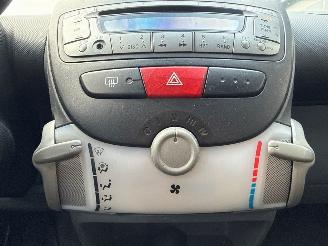 Toyota Aygo 1.0 12V VVT-i Hatchback  Benzine 998cc 50kW (68pk) FWD picture 15
