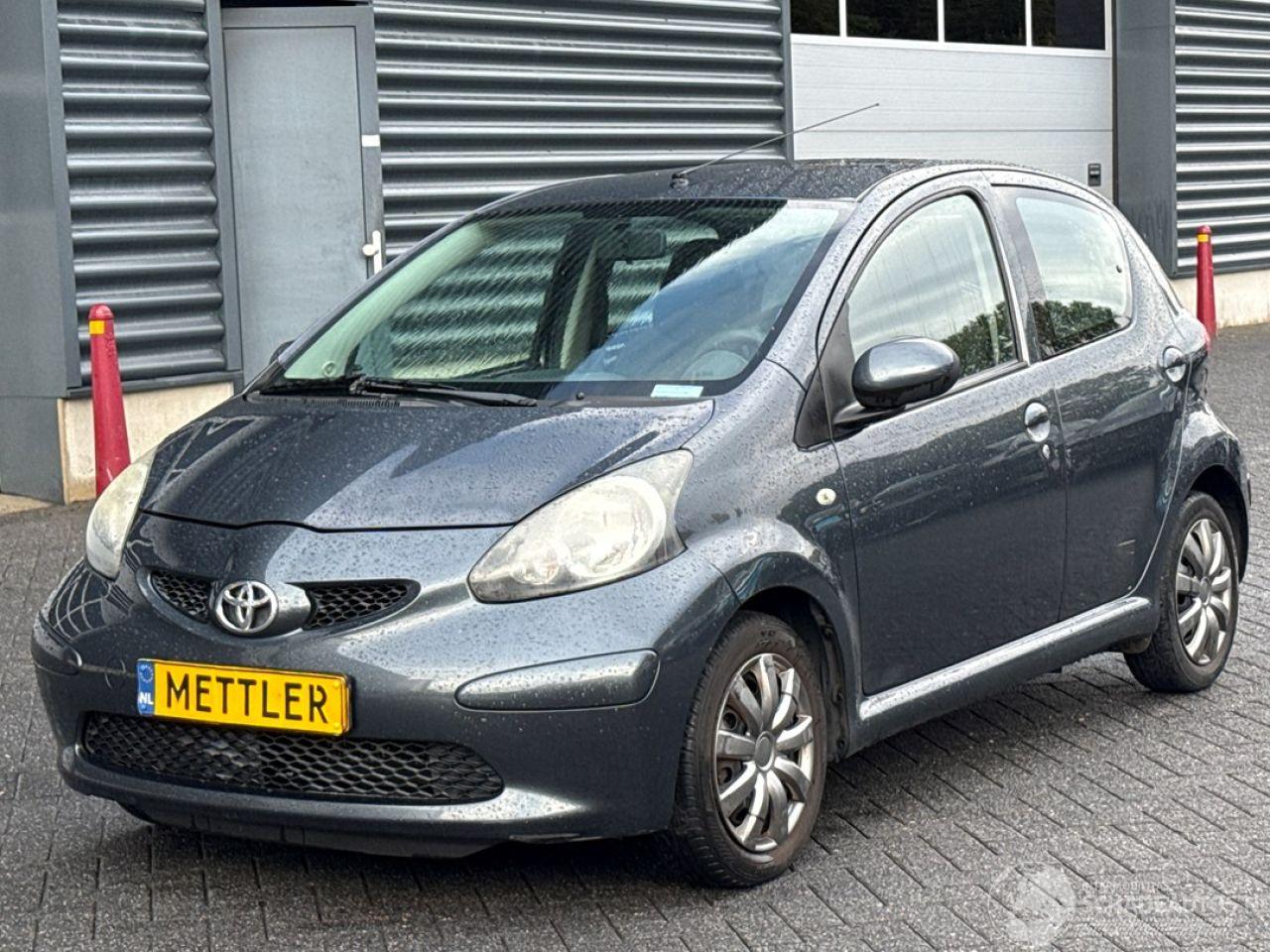Toyota Aygo 1.0 12V VVT-i Hatchback  Benzine 998cc 50kW (68pk) FWD